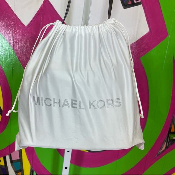 Michael Kors, Suede and Leather Cary Bucket Bag. Bohemian Glamour Adjustable - Picture 12 of 12